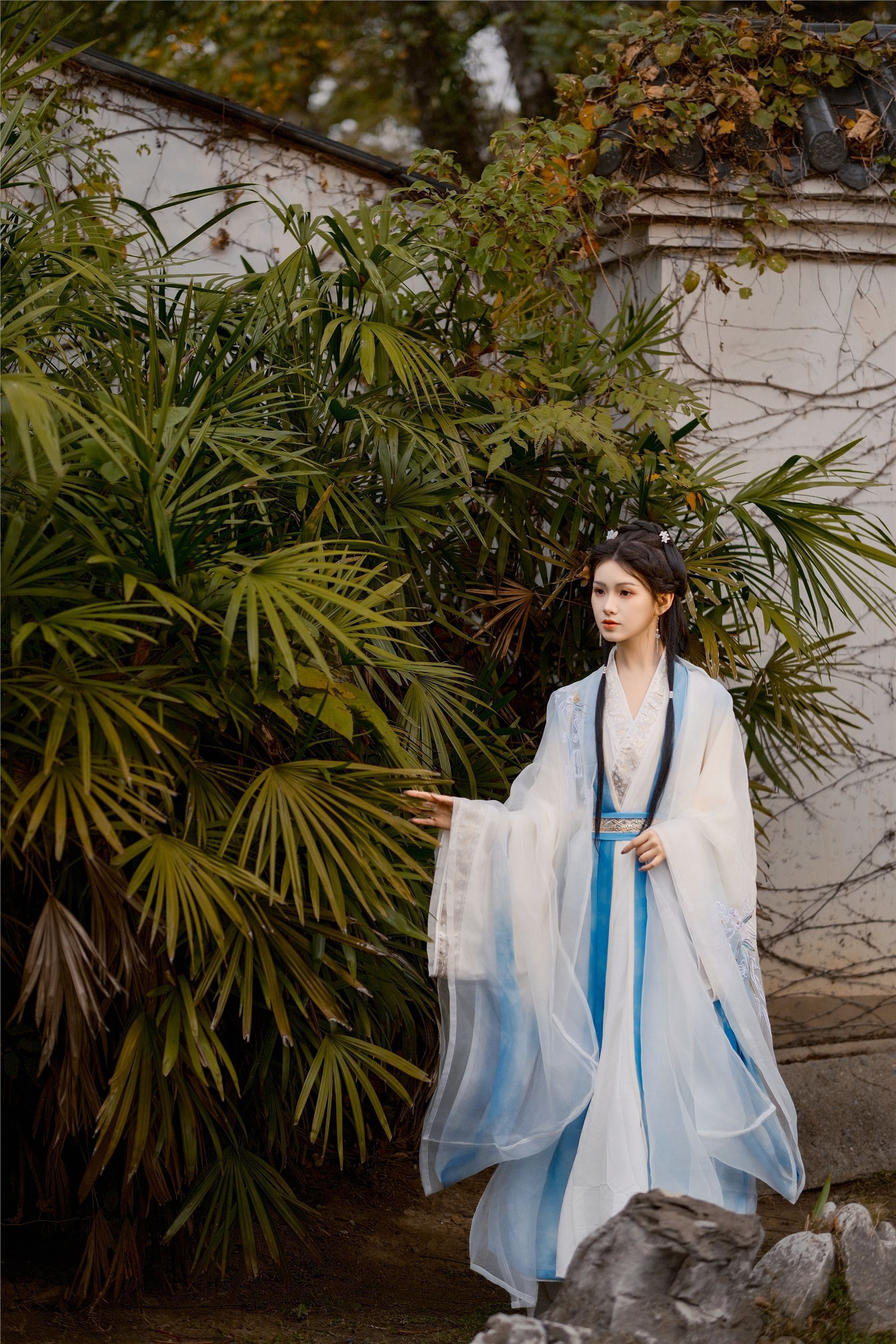 YITUYU艺图语 2025.01.24 秋意阑珊 悦璃